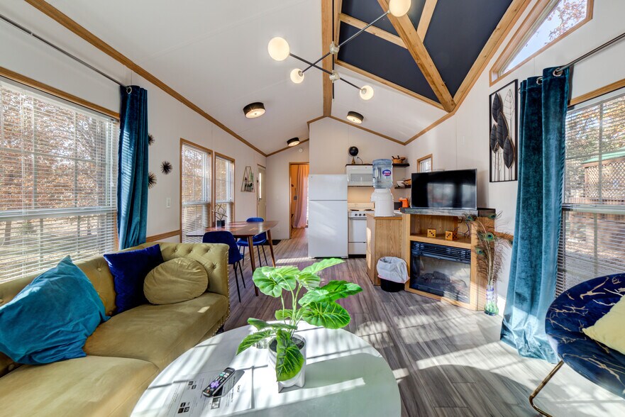 More Photos Of 446724 E 390 Rd, Langley Hotel For Sale