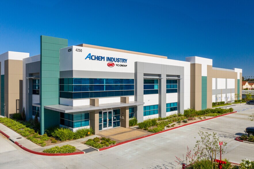More Photos Of 4260 N Harbor Blvd, Fullerton Warehouse For Lease
