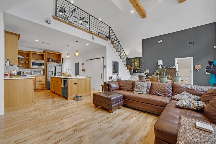 More Photos Of 446724 E 390 Rd, Langley Hotel For Sale