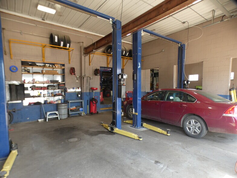 More Photos Of 105 W Water St, Pinckneyville Specialty For Sale