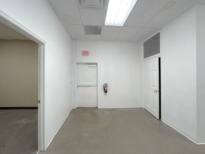 More Photos Of 130-132 W Central Ave, Winter Haven Storefront For Sale