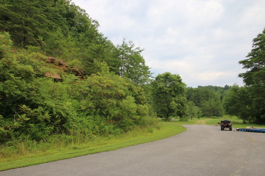 More Photos Of 11251 Highway 90, Parkers Lake Hotel For Sale