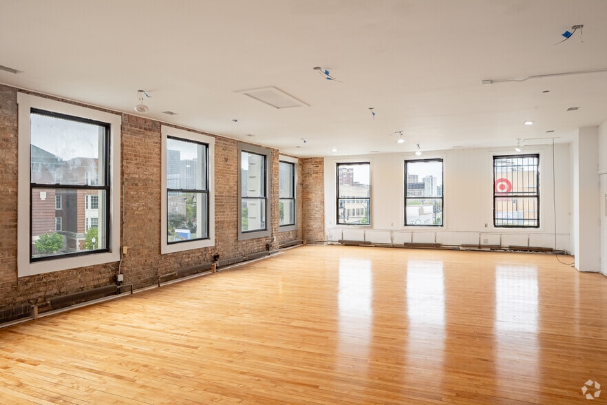 More Photos Of 4554 N Broadway, Chicago Office For Sale
