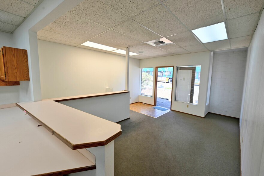 More Photos Of 3327 NE 125th Ave, Seattle Office For Sale