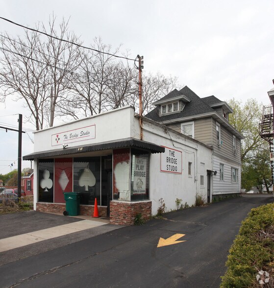 More Photos Of , Syracuse Unknown For Sale