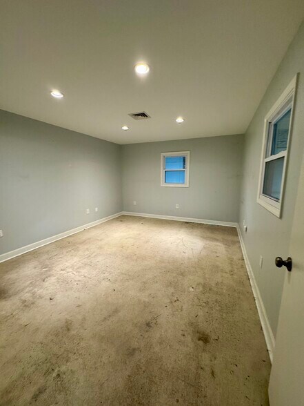 More Photos Of 6190 Old Mendenhall Rd, High Point Warehouse For Lease