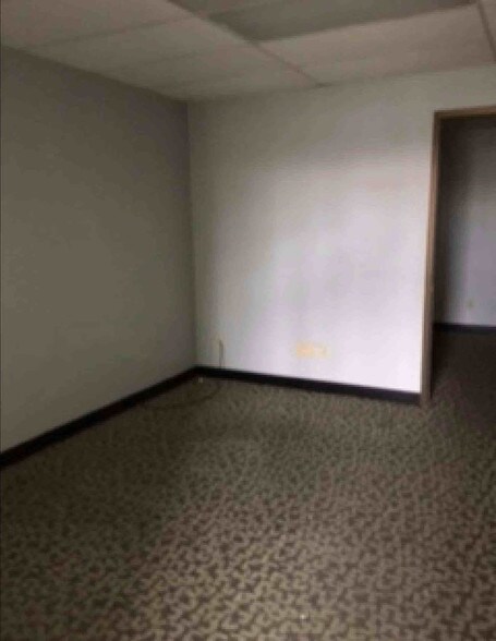 More Photos Of 1214 N Highway 81, Duncan Office For Lease