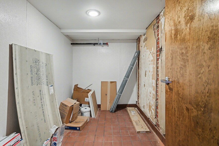 More Photos Of 123-125 Hay St, Fayetteville Storefront For Sale