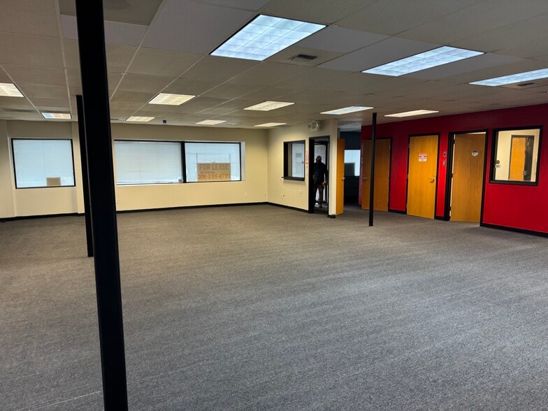 More Photos Of 407 W Gowe St, Kent Office For Lease