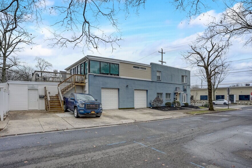 More Photos Of 329 Otter St, Bristol Flex For Lease