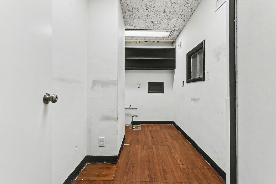 More Photos Of 5519 Northwest Radial Hwy, Omaha Medical For Lease