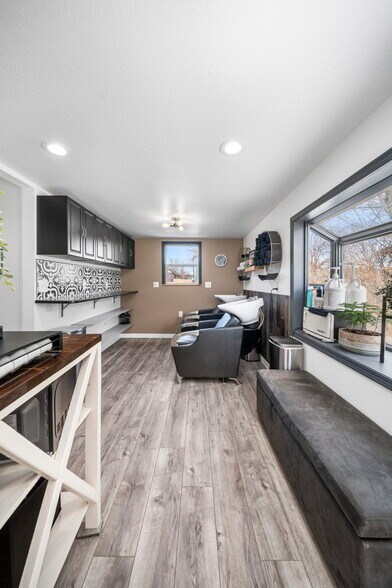 More Photos Of 9 Main St, Windsor Freestanding For Sale