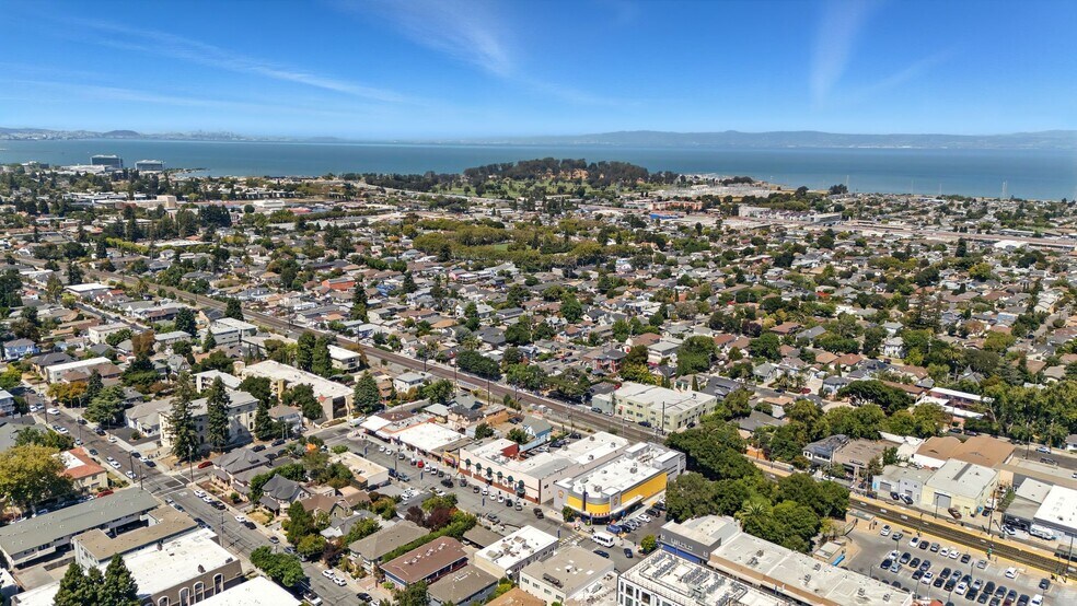 More Photos Of 136 N B St, San Mateo General Retail For Sale