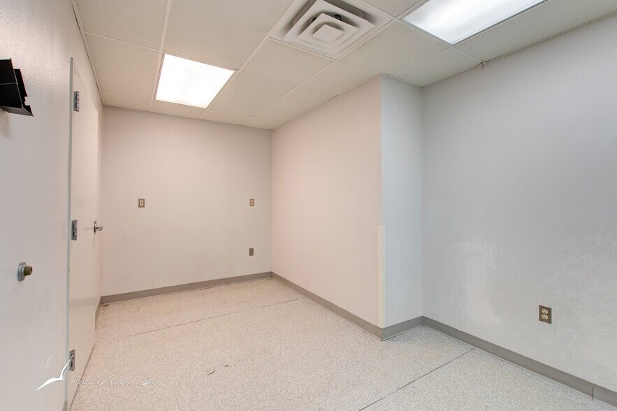 More Photos Of 3981 Ridgemont Dr, Abilene Storefront Retail Office For Sale