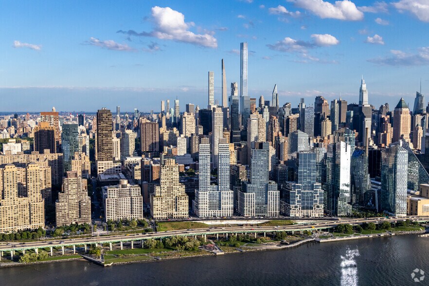 More Photos Of 80 Riverside Blvd, New York Apartments For Lease
