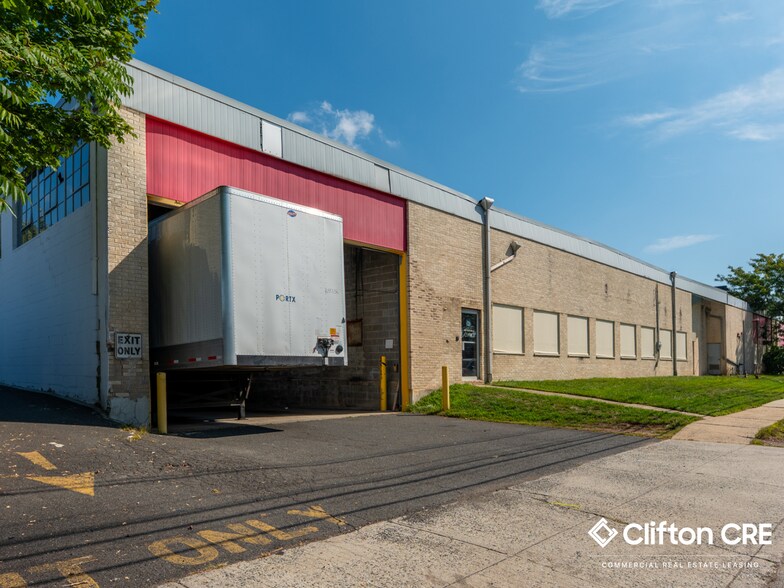 More Photos Of 1 Kero Rd, Carlstadt Showroom For Lease