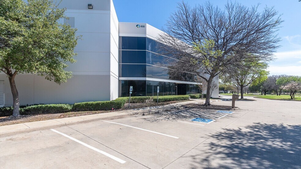 Primary Photo Of 600 S Royal Ln, Coppell Distribution For Lease