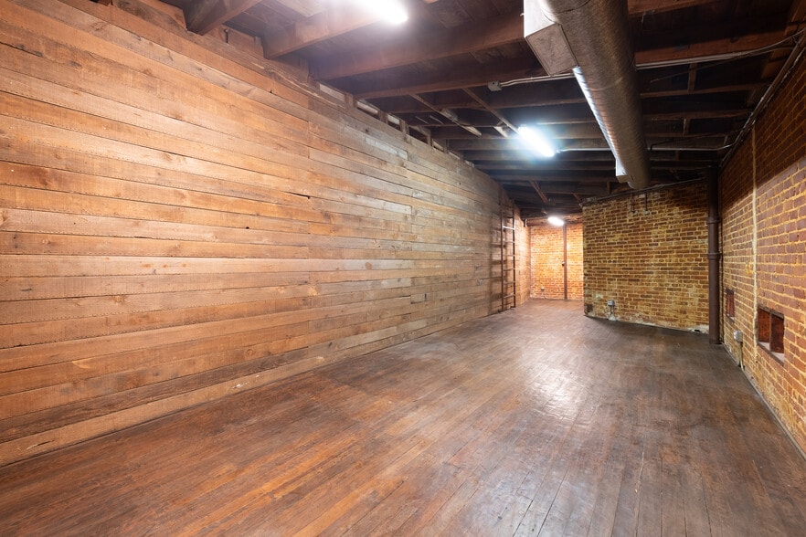 More Photos Of 5000 W Adams Blvd, Los Angeles Showroom For Lease