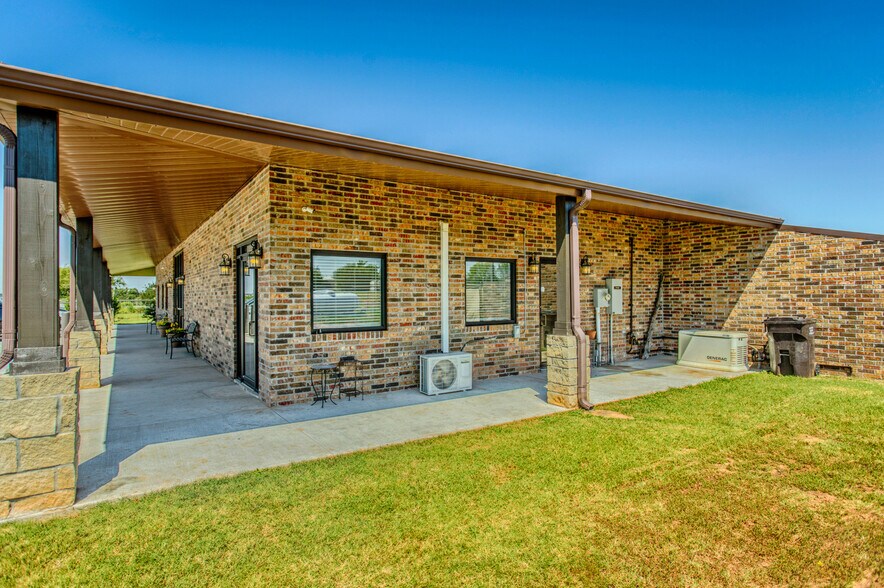 More Photos Of 39812 Hazel Dell Rd, Shawnee Veterinarian Kennel For Sale