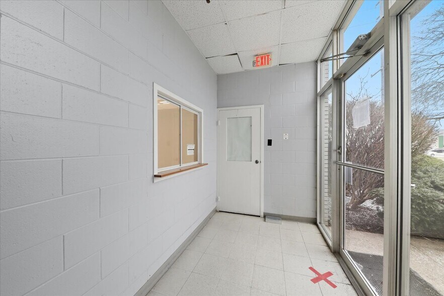 More Photos Of 440 Northland Blvd, Forest Park Manufacturing For Lease