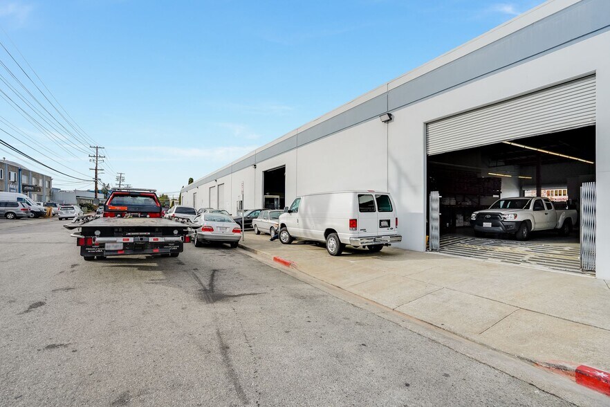 More Photos Of 1305-1331 Rollins Rd, Burlingame Warehouse For Lease