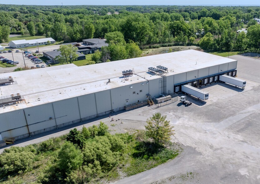 More Photos Of 13190 Velp Ave, Suamico Warehouse For Lease