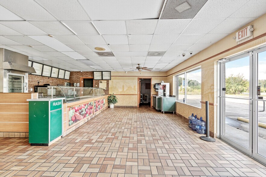 More Photos Of 5 Lane St, Yemassee Storefront For Lease