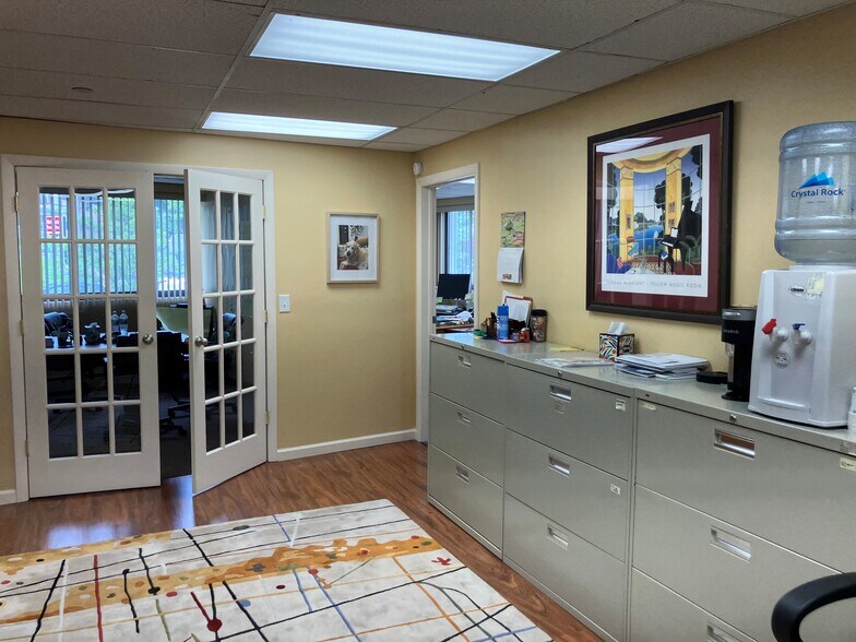 More Photos Of 141 N State Rd, Briarcliff Manor Village Medical For Lease