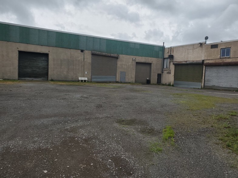 More Photos Of 2425 Hyde Park Blvd, Niagara Falls Freestanding For Lease