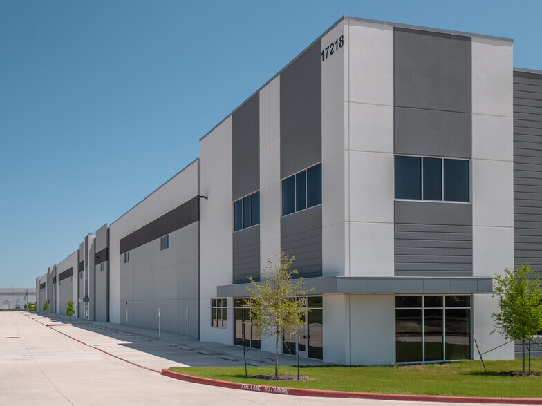 More Photos Of 17218 Tejas Way, Schertz Manufacturing For Sale