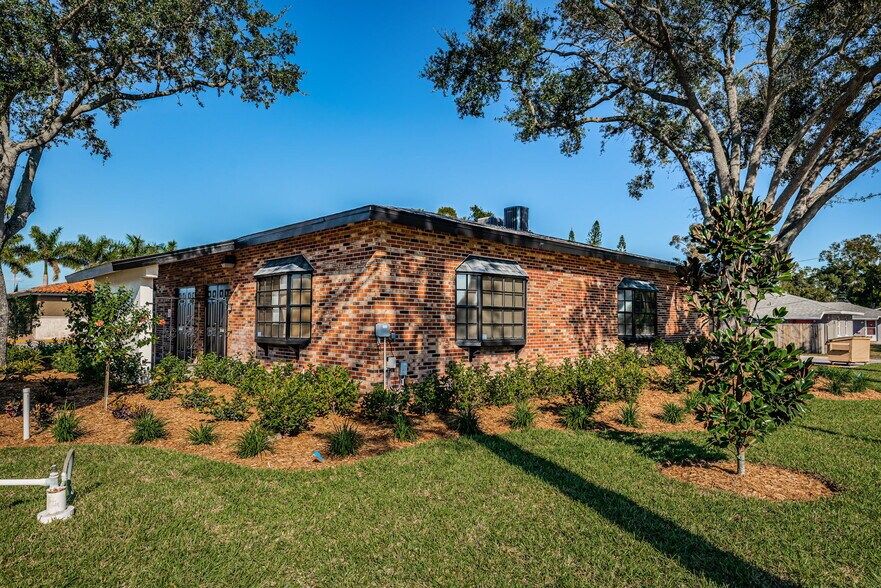 More Photos Of 5001 4th St N, Saint Petersburg Office For Lease