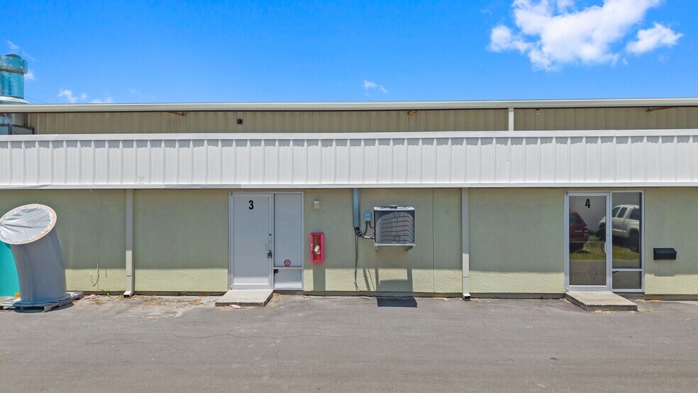 More Photos Of 10525 Oak St NE, Saint Petersburg Light Manufacturing For Lease