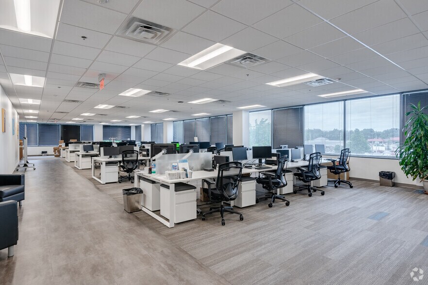 More Photos Of 650 Naamans Rd, Claymont Office For Sale