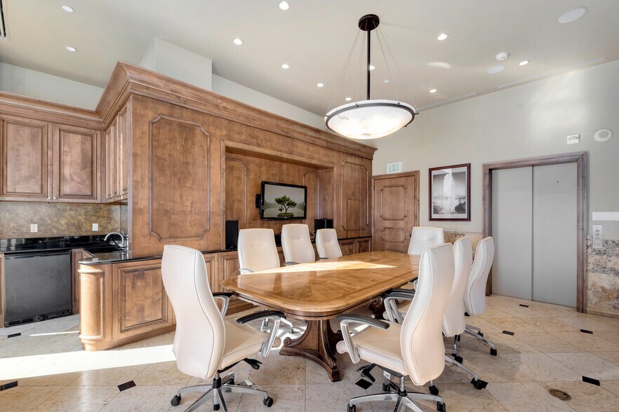 More Photos Of 1601 Arapahoe St, Denver Office For Sale