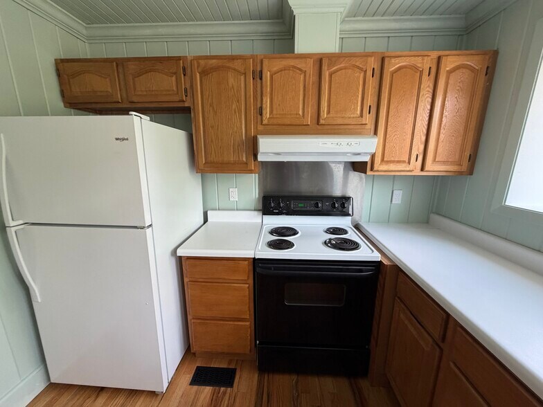 More Photos Of 205 S Armstrong Rd, Rogersville Loft Creative Space For Sale