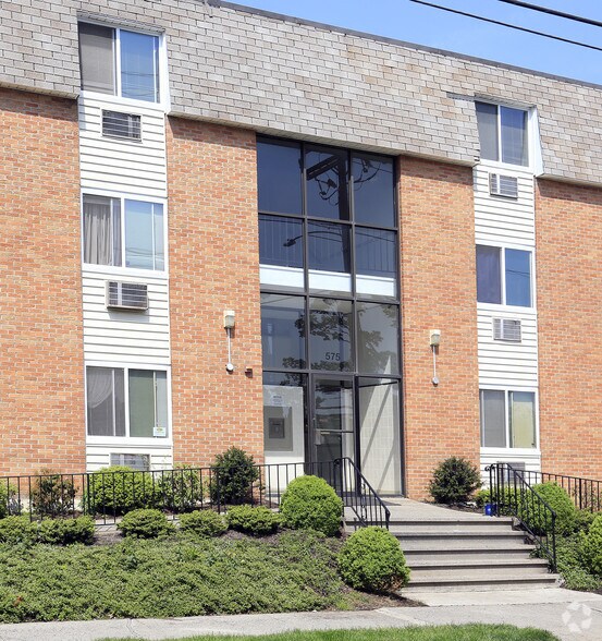More Photos Of 575 Ellsworth St, Bridgeport Apartments For Sale