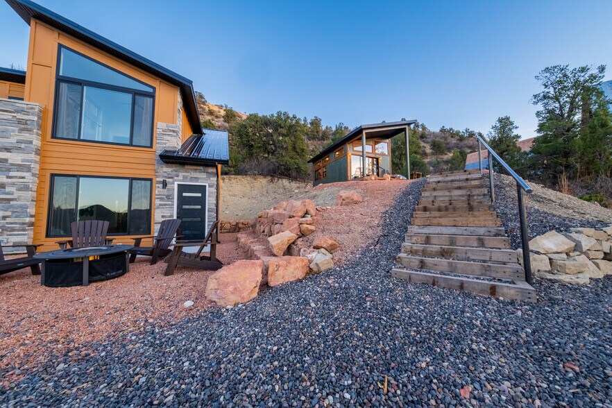 More Photos Of 342 Overlook Ln, Glendale Specialty For Sale