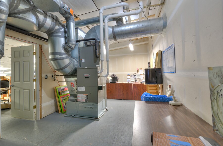 More Photos Of 5646 W Harrier Dr, Missoula Showroom For Sale