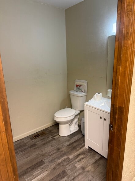 More Photos Of 2702-2714 Country Club Blvd, Stockton Unknown For Lease