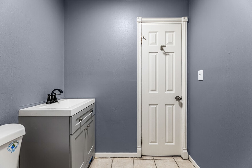 More Photos Of 15131 Illinois Ave, Paramount Warehouse For Sale