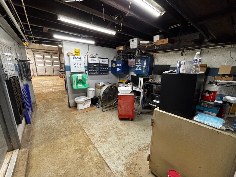 More Photos Of 330 Strode Ave, Coatesville Auto Repair For Lease