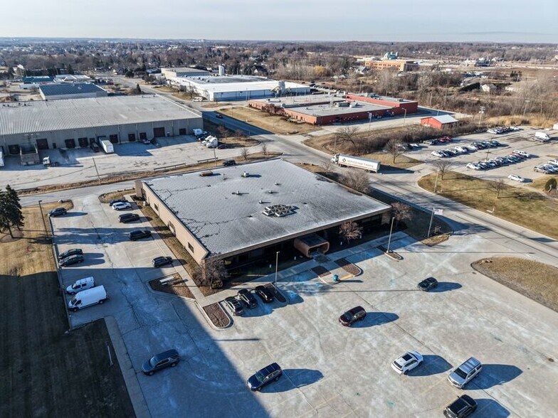 More Photos Of 7630 S 10th St, Oak Creek Office For Sale