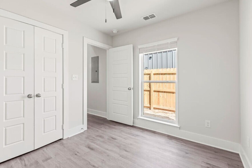 More Photos Of 20048 County Road 4118 Rd, Lindale Apartments For Sale