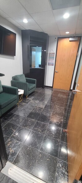 More Photos Of 15490 Ventura Blvd, Sherman Oaks Office For Lease