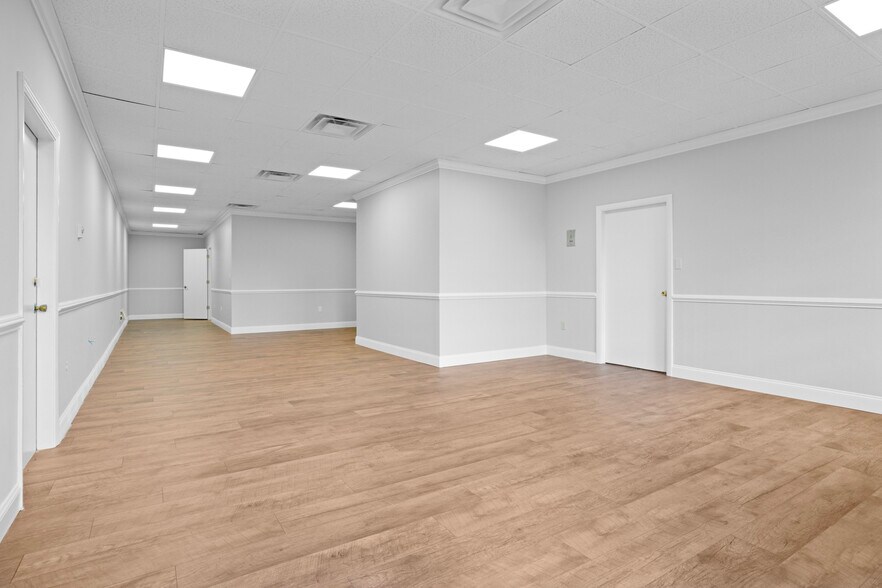 More Photos Of 15 Main St ex, Plymouth Storefront Retail Office For Lease