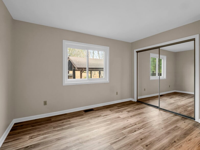 More Photos Of 520 Courtwood Ln, Hendersonville Apartments For Sale
