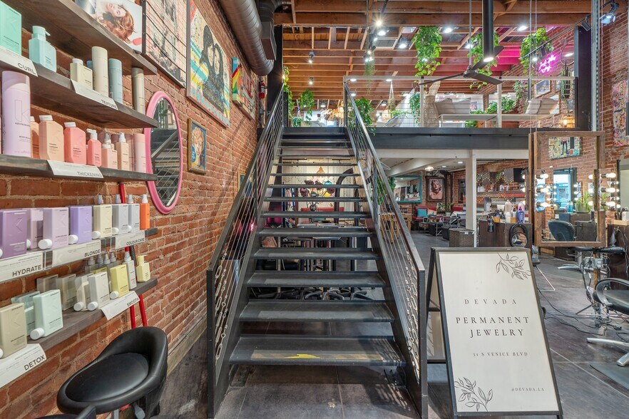 More Photos Of 2736 Main St, Santa Monica Storefront Retail Office For Sale