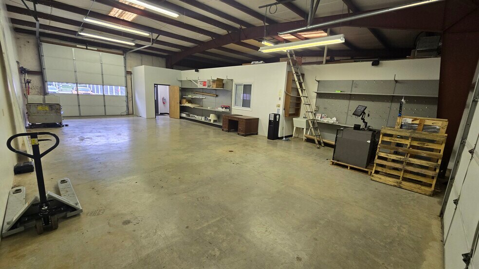 More Photos Of 2704-2706 S Main St, Concord Light Distribution For Sale