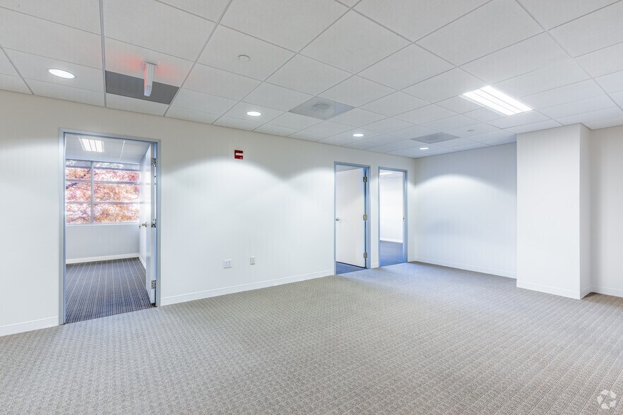 More Photos Of 2900 K St NW, Washington Office For Sale