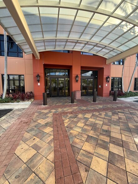 More Photos Of 925 NE 30th Ter, Homestead Medical For Lease